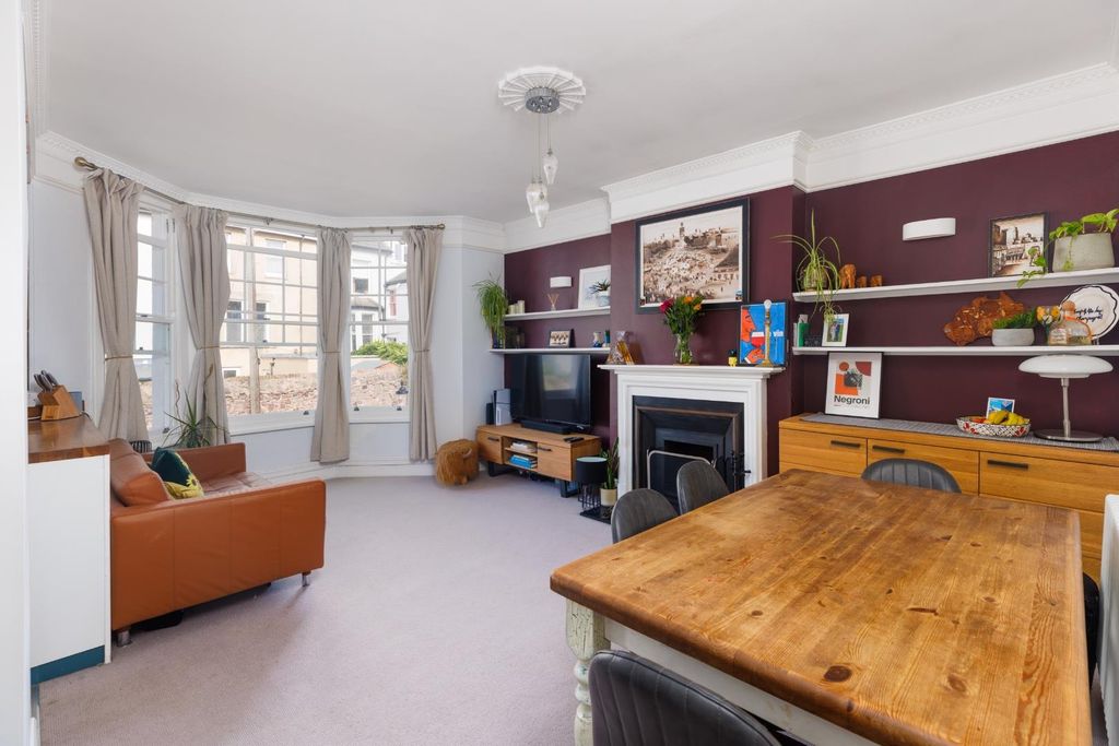 Property photo 3 of 16 Flat 3 26-28 Church Lane--13.Jpg