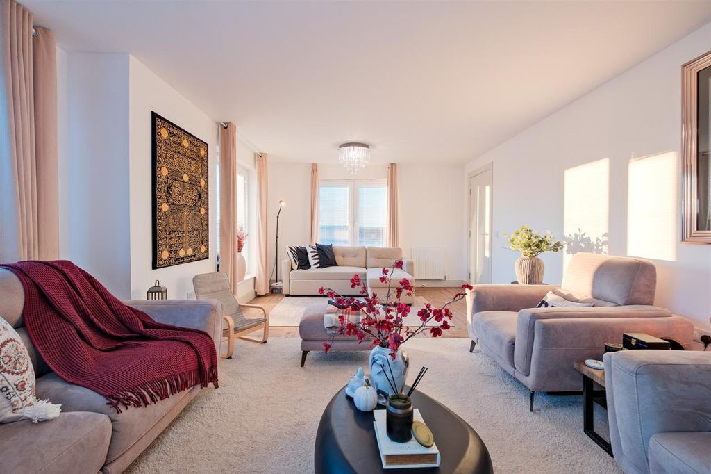 Property photo 3 of 28