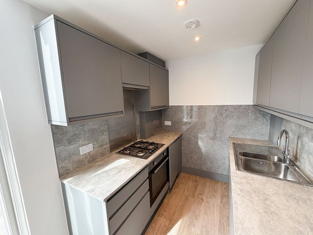 Property photo 1 of 7 High Rd Leytonstone E11