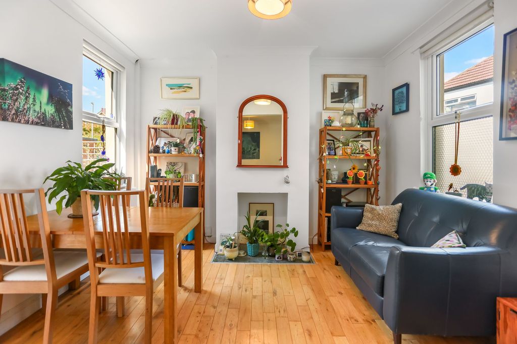 Property photo 2 of 22