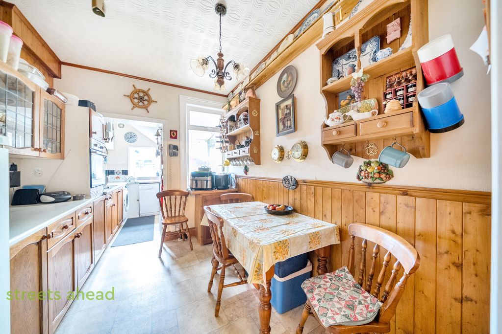 Property photo 3 of 12 De2648Dd-ee49-48B...
