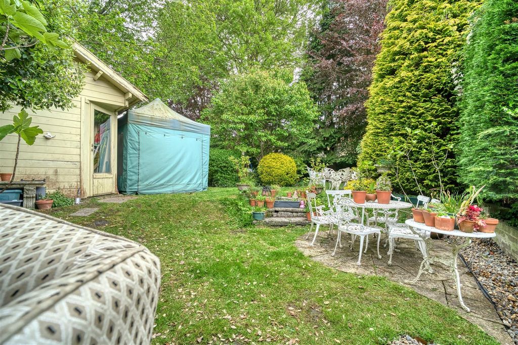 Property photo 3 of 8 Garden