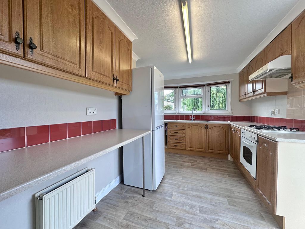 Property photo 3 of 25 Kitchen 2