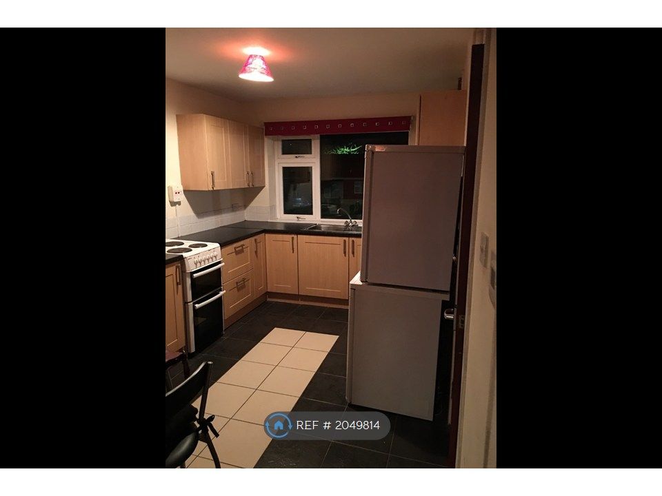 Property photo 3 of 8 Kitchen