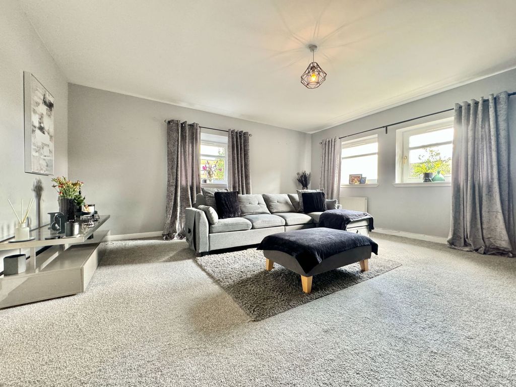 Property photo 2 of 33