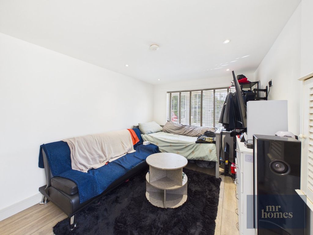 Property photo 3 of 35