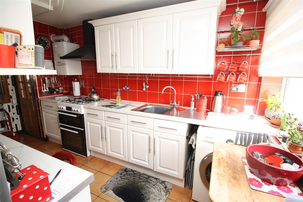 Property photo 3 of 15 Kitchen