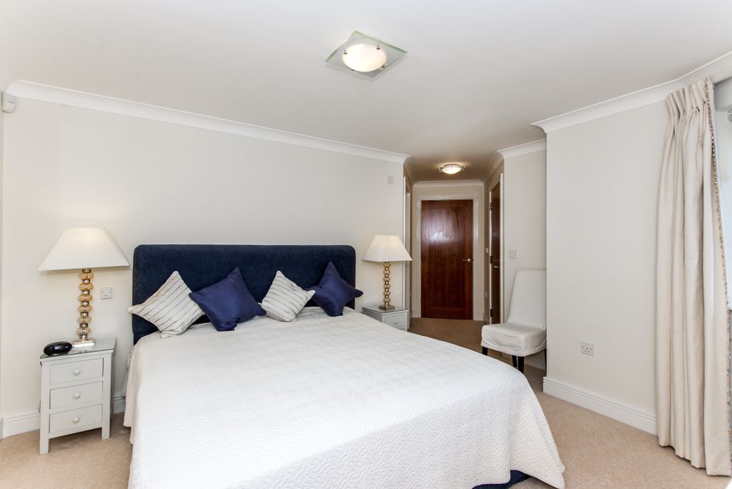 Property photo 3 of 6 Bedroom1