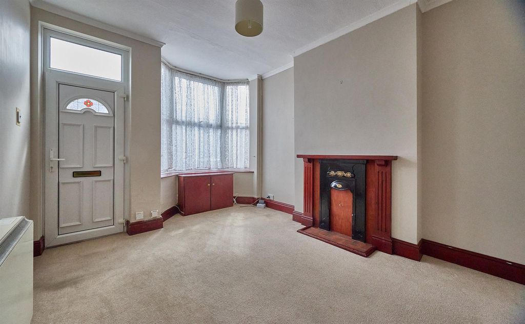 Property photo 3 of 11 Front Lounge