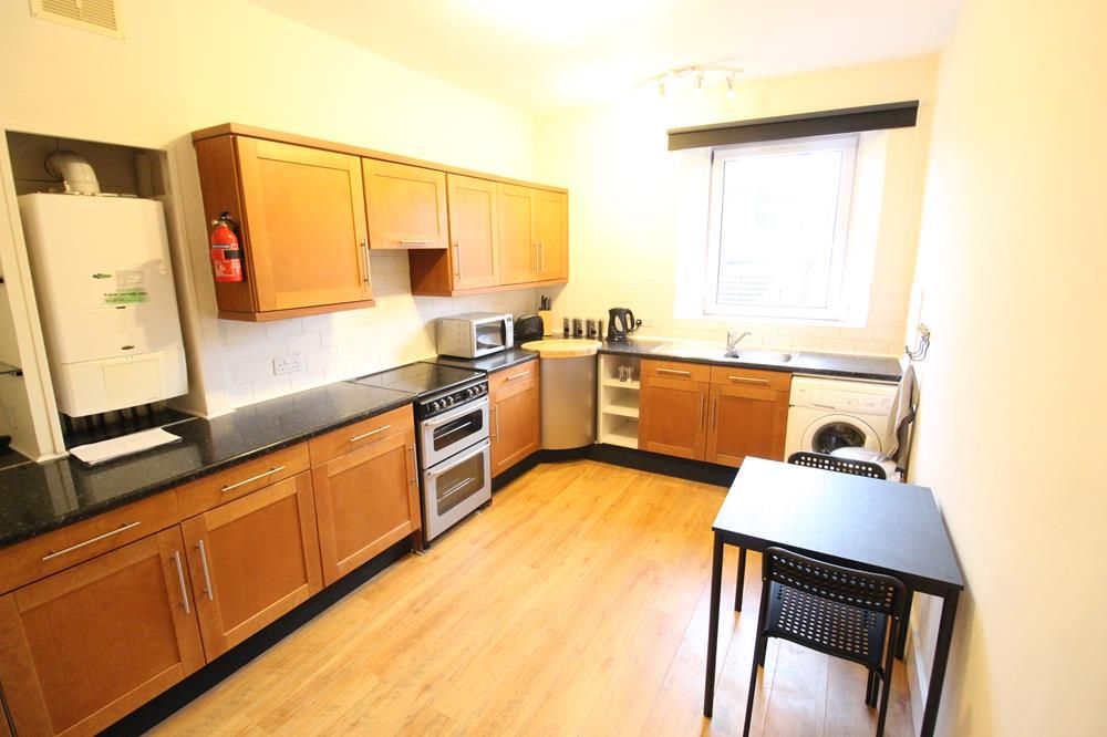 Property photo 3 of 7 Kitchen