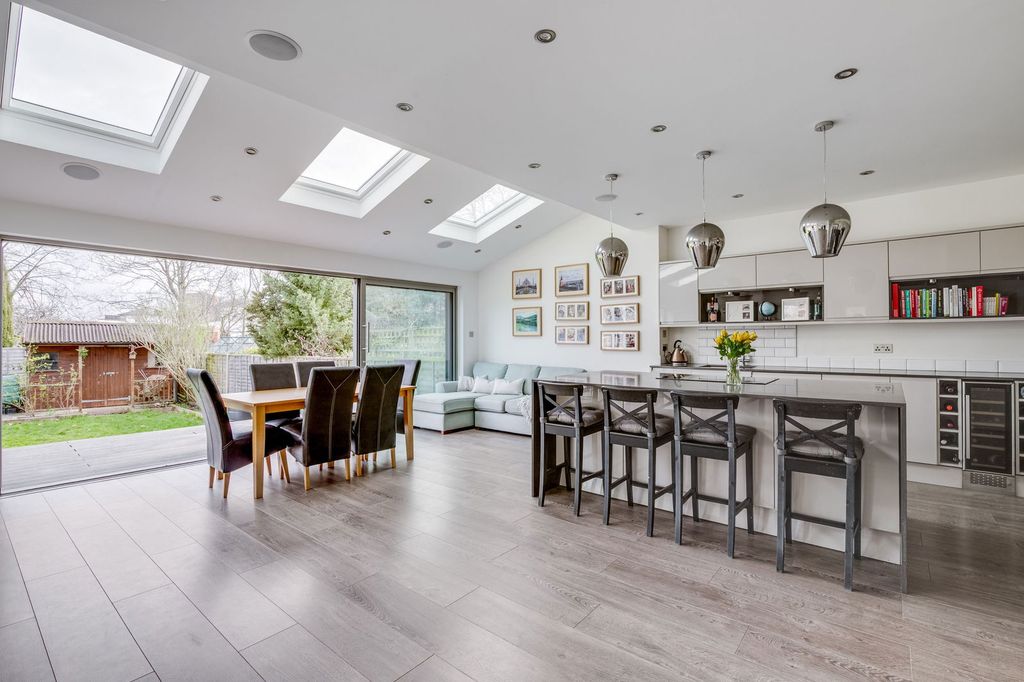 Property photo 3 of 18