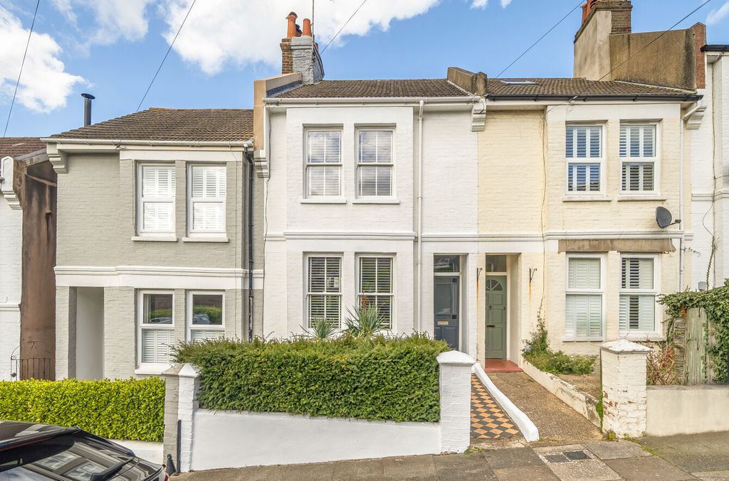 Property photo 1 of 12 1438306-11-69Cab0...