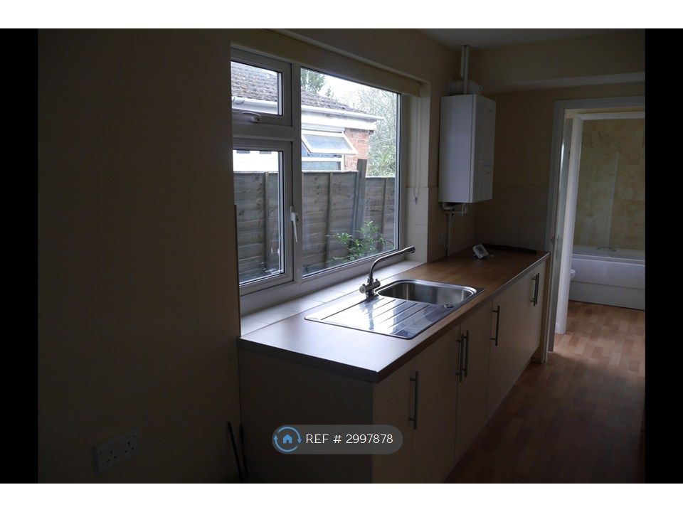 Property photo 3 of 22 Kitchen