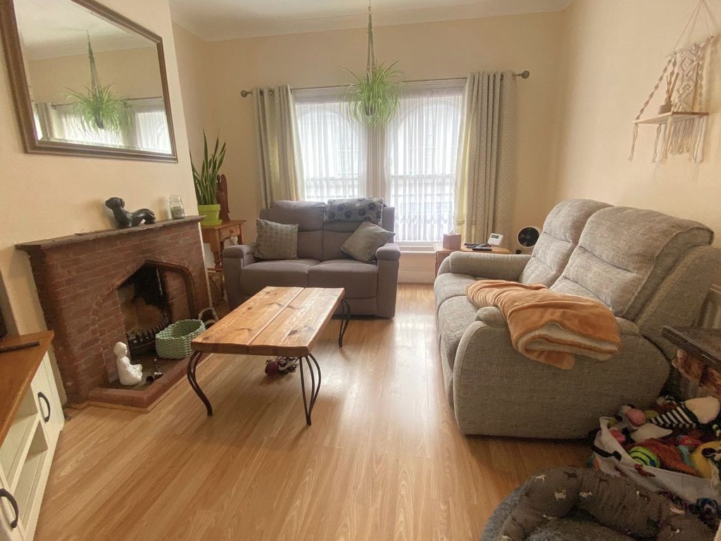 Property photo 2 of 6