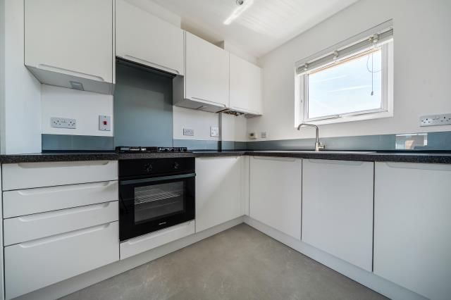 Property photo 1 of 4 Kitchen