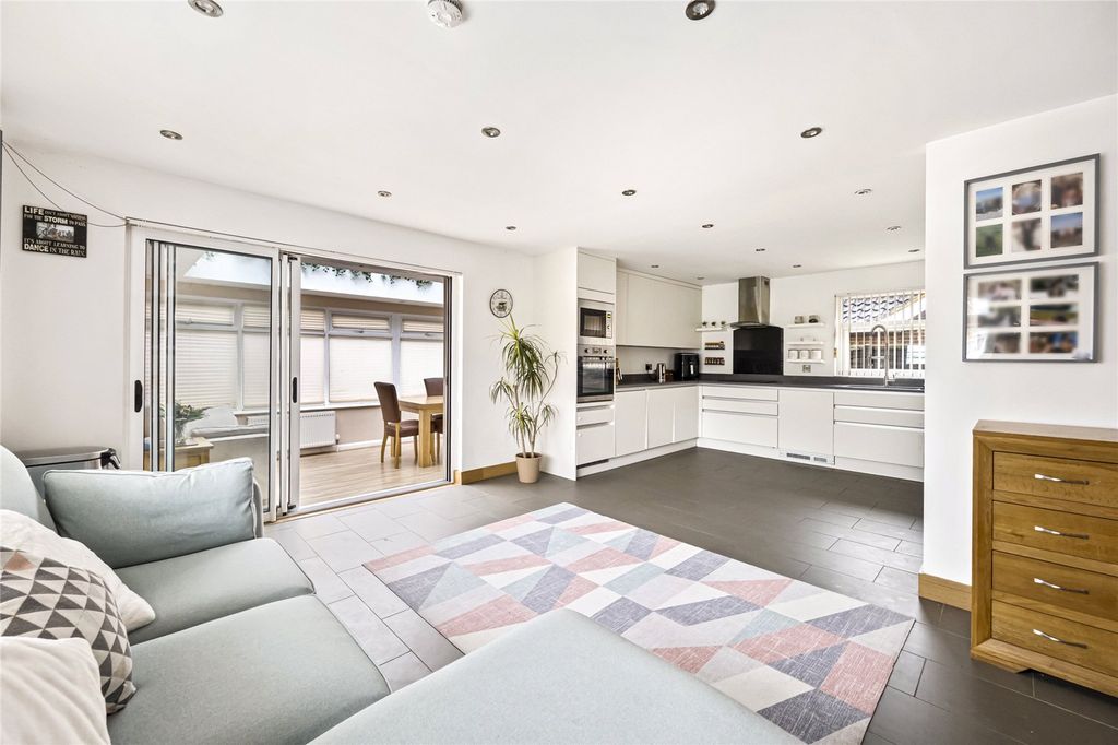 Property photo 2 of 20 Picture No. 23