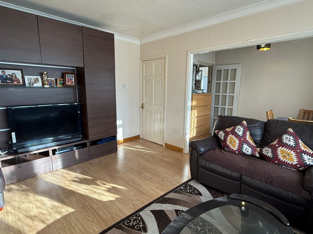 Property photo 3 of 9 Gallery