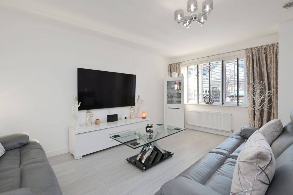 Property photo 3 of 24