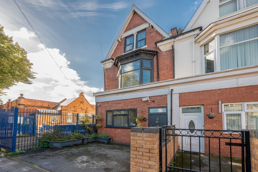 Property photo 1 of 31