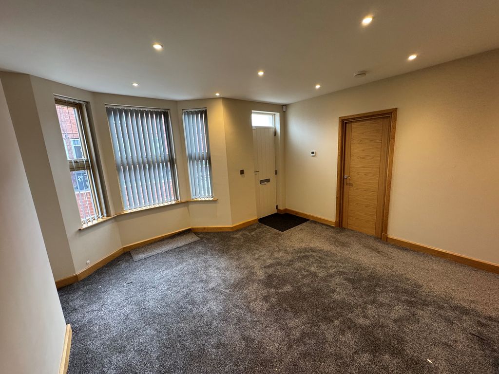 Property photo 2 of 15 Lounge