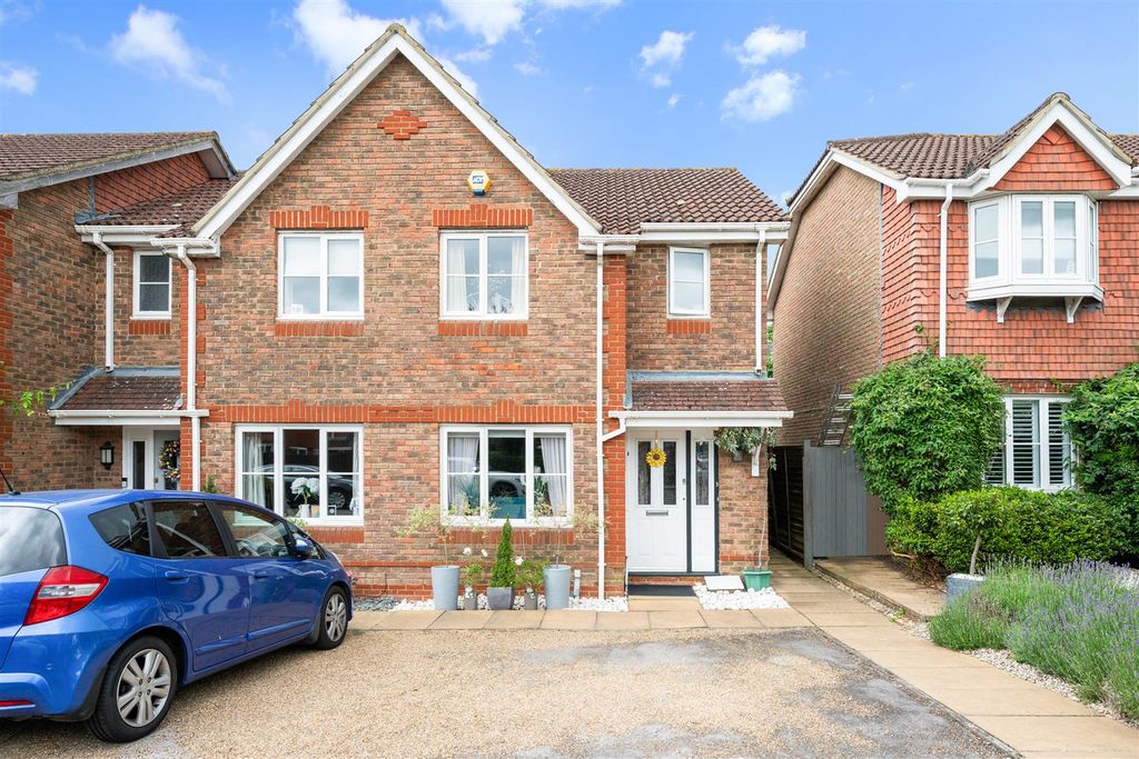 Property photo 1 of 15 Cavell Way (15).Jpg