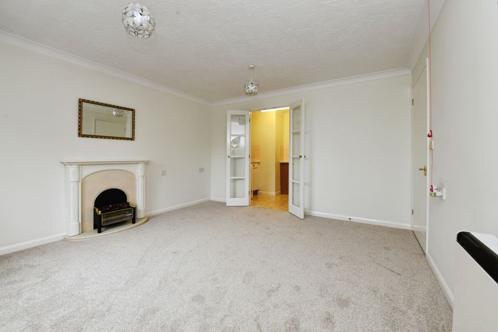 Property photo 1 of 13 Lounge