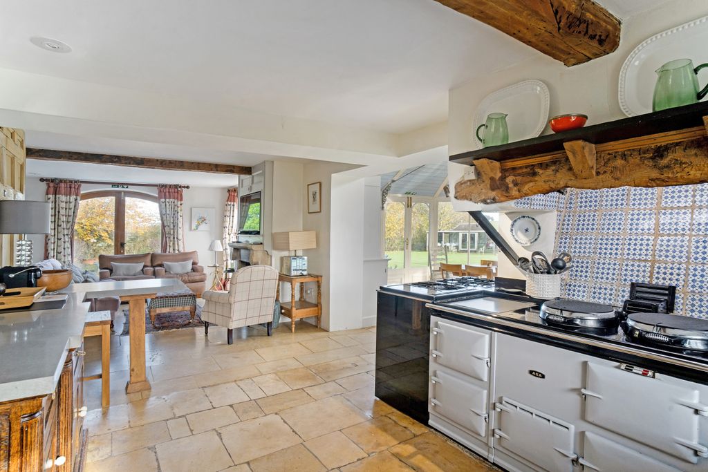 Property photo 3 of 17 Kitchen