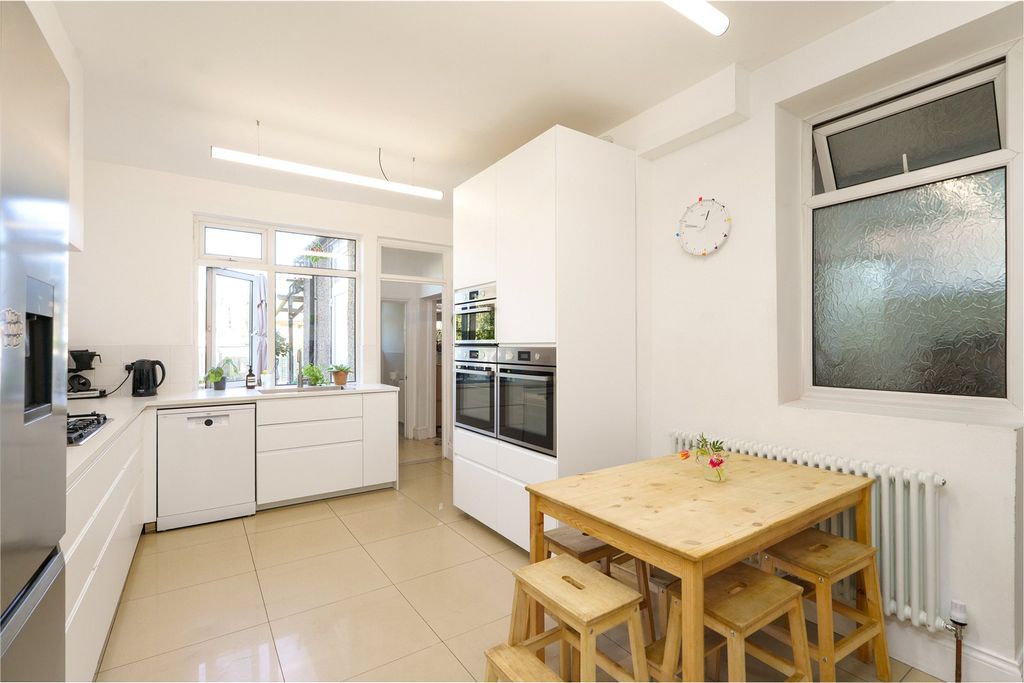 Property photo 3 of 16 Picture No. 05