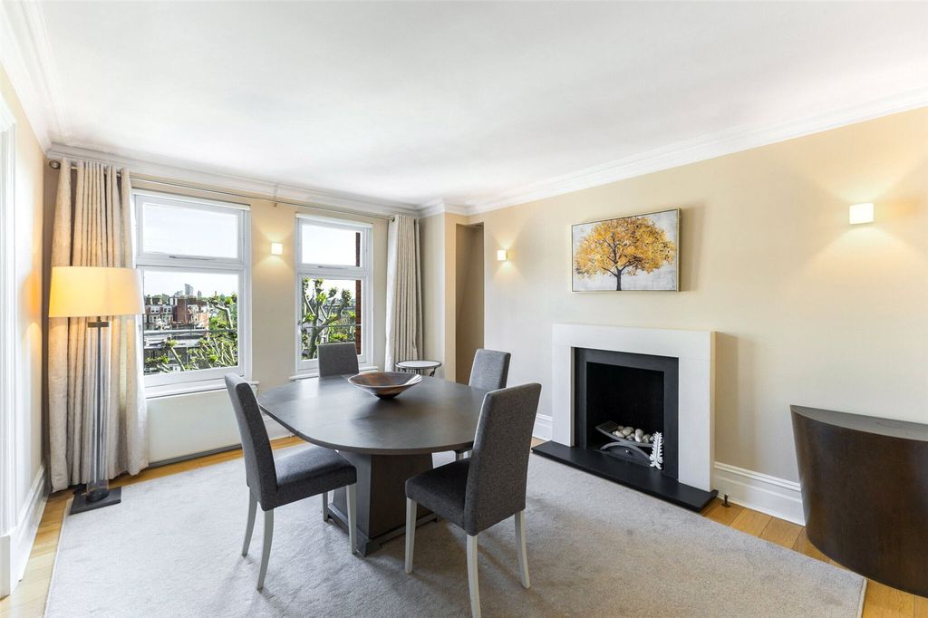 Property photo 3 of 16 Dinning Room