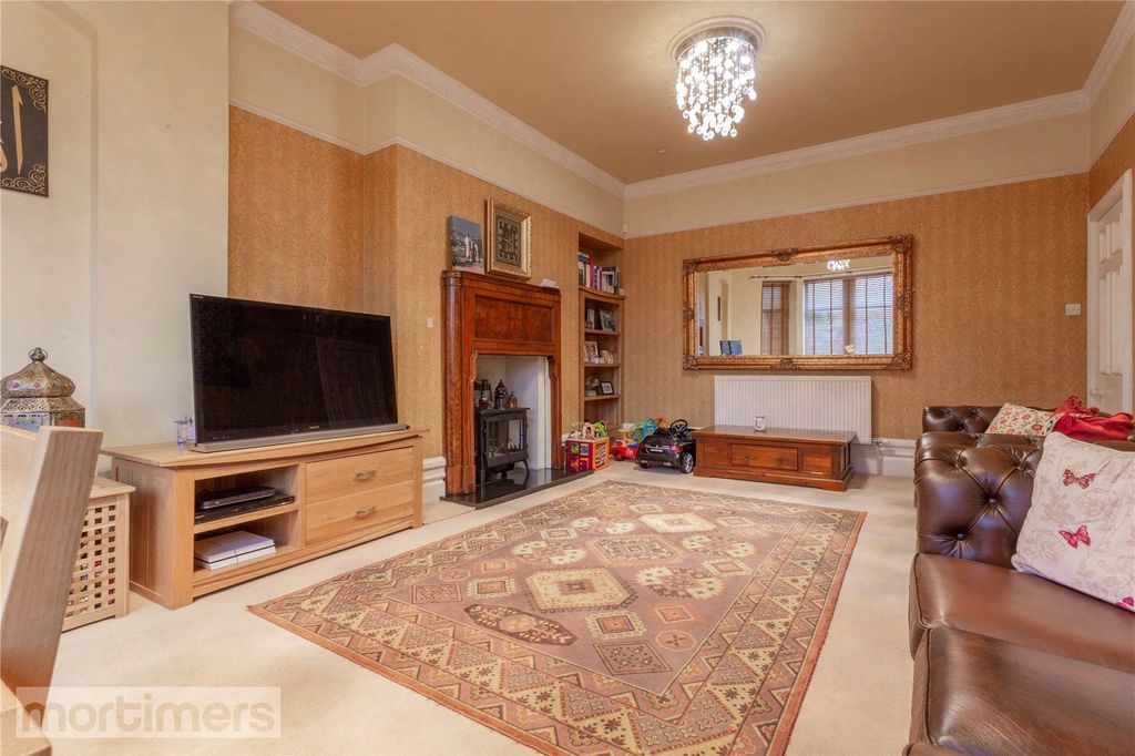 Property photo 2 of 27 Living Room