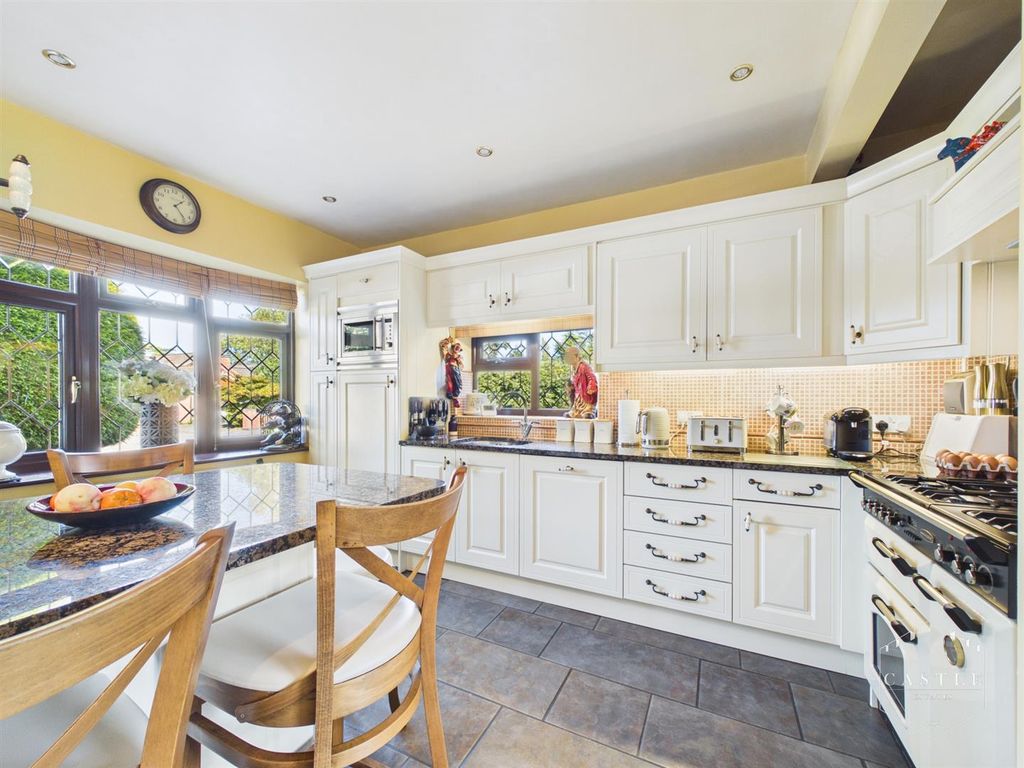 Property photo 3 of 28 Kitchen