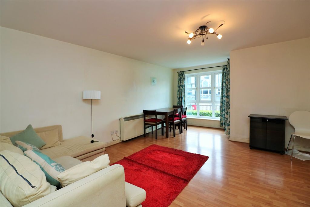 Property photo 2 of 7 Wheat Sheaf Close.Jpg