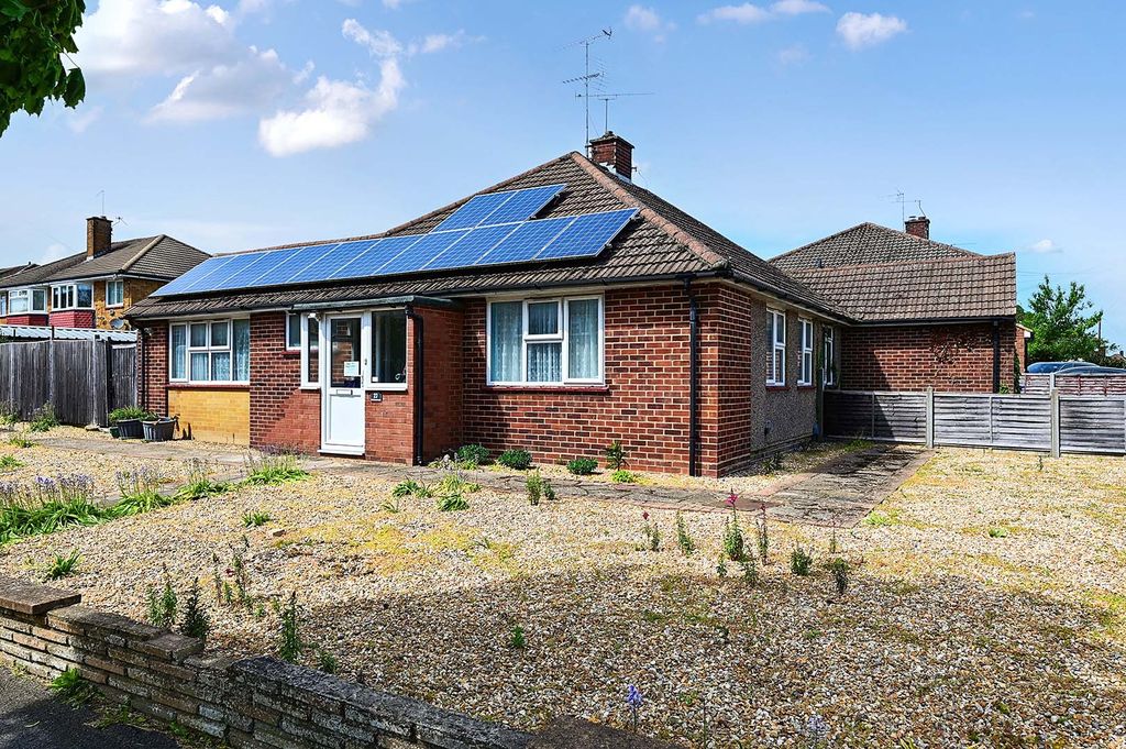 Property photo 1 of 7 27 West Heath Rd (8)