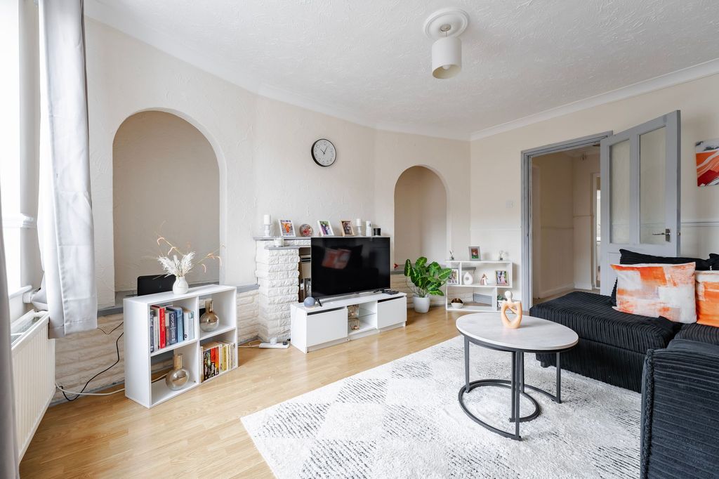 Property photo 2 of 13