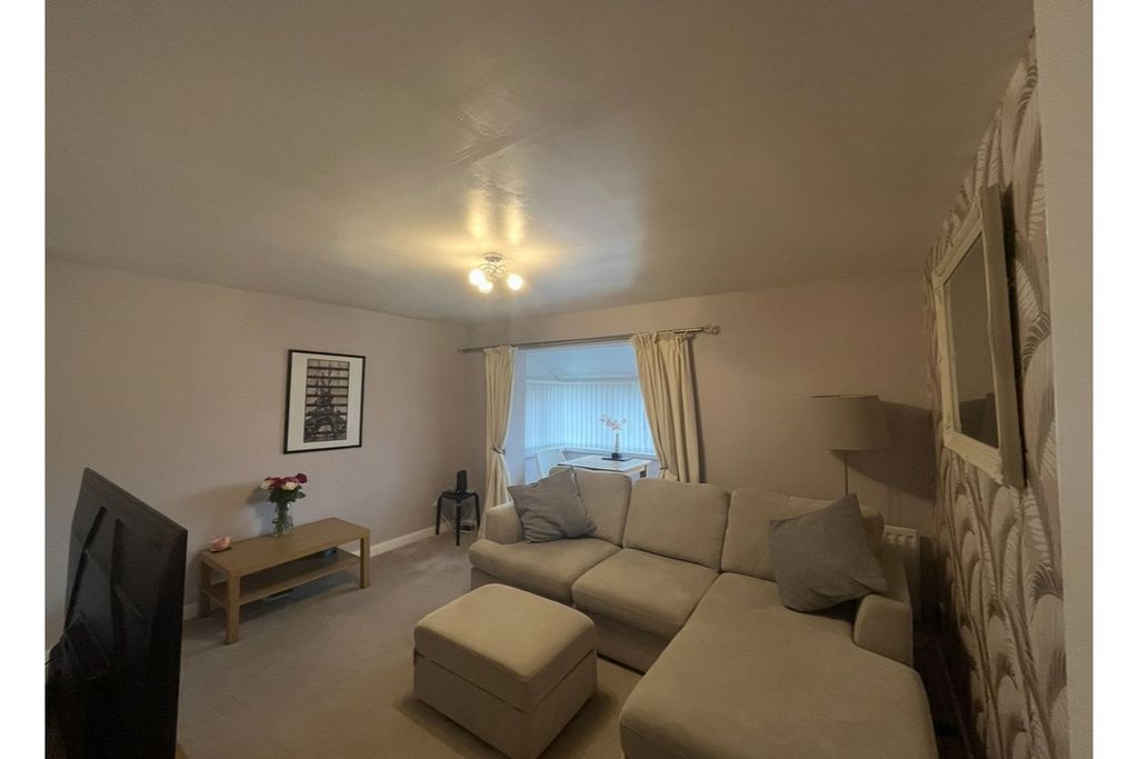 Property photo 1 of 10 Living Room