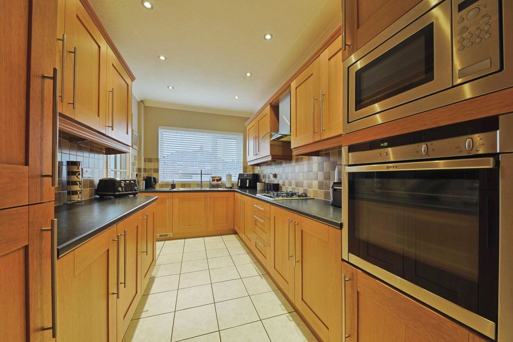 Property photo 3 of 10 4459557