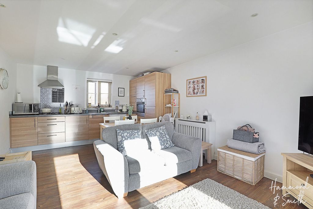 Property photo 2 of 16