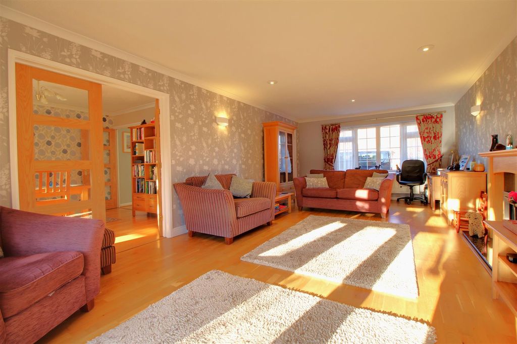 Property photo 3 of 23