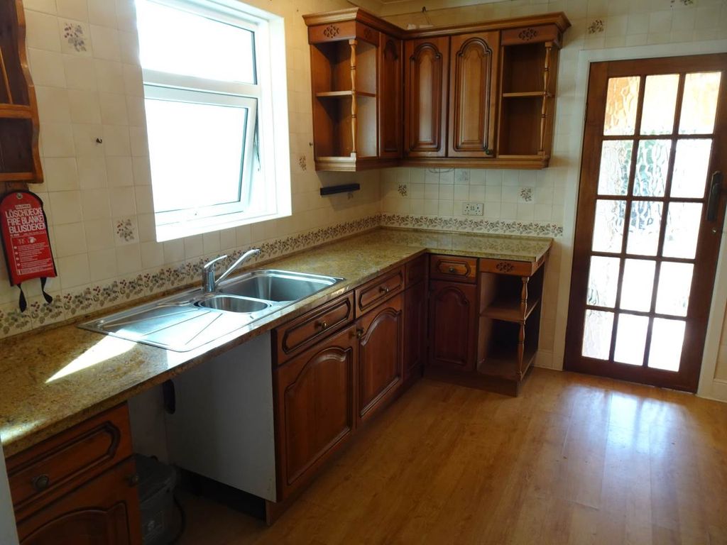 Property photo 3 of 20 Beacondown03