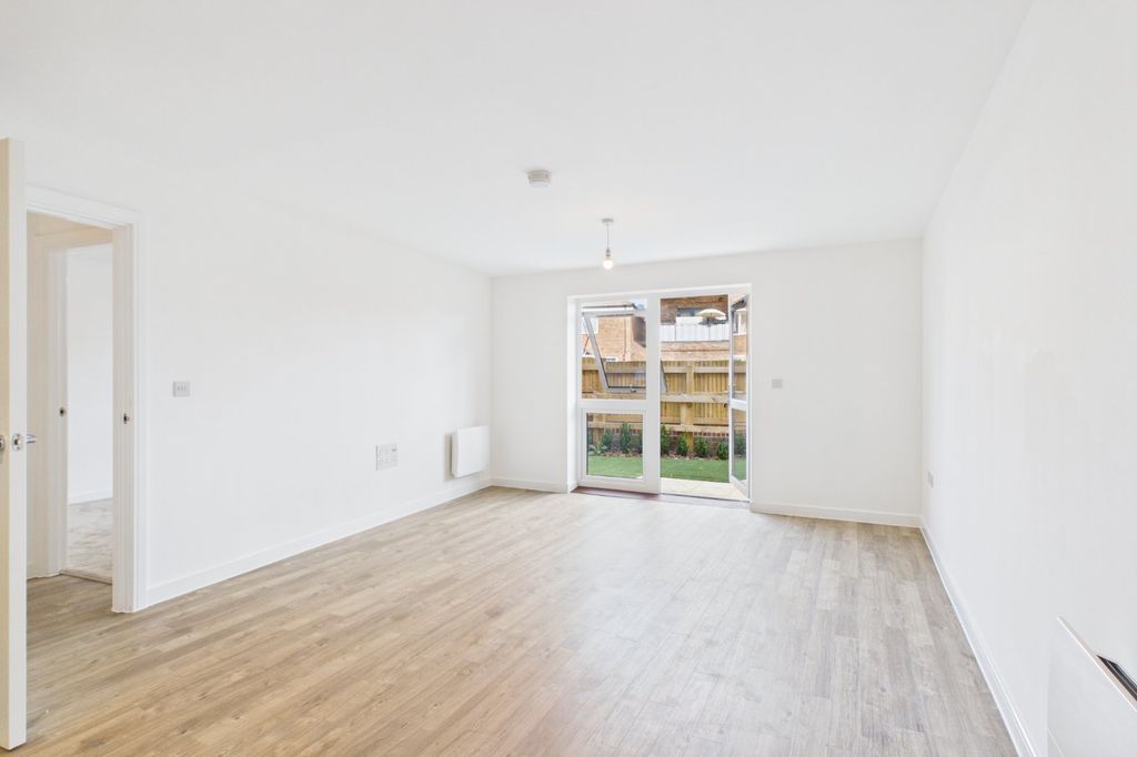 Property photo 3 of 8 Picture No. 05