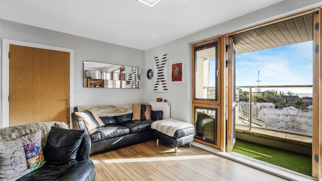 Property photo 3 of 10