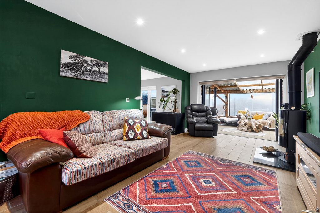 Property photo 3 of 28