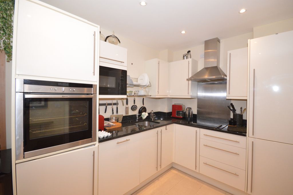 Property photo 3 of 12 Kitchen