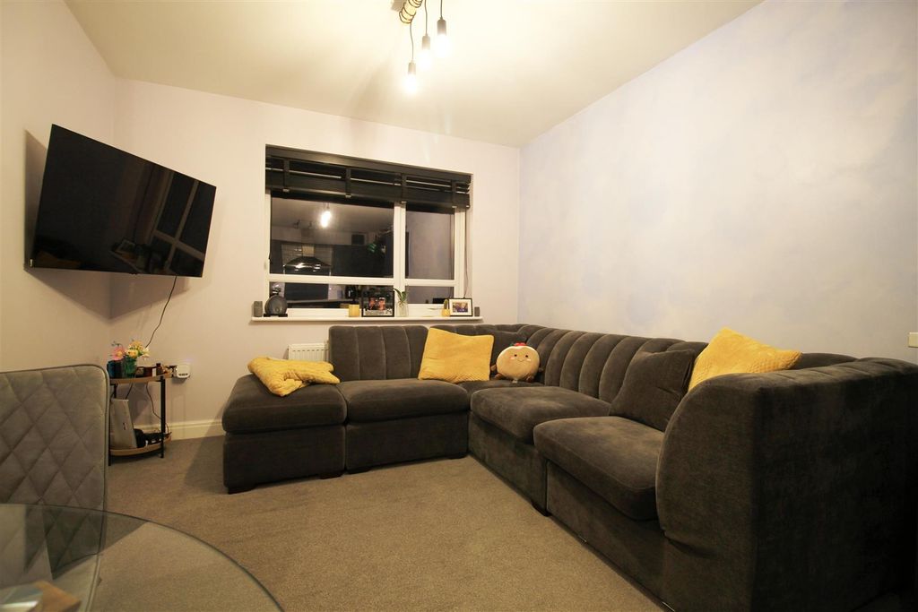 Property photo 3 of 7 Lounge Area.Jpg