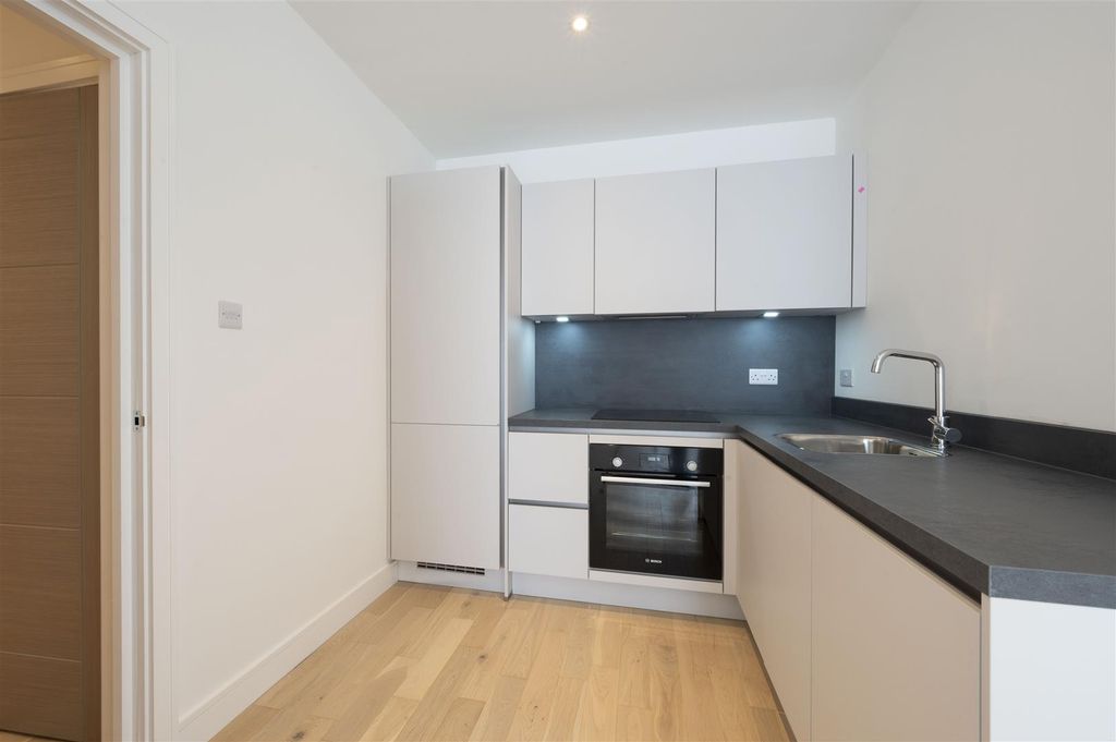 Property photo 2 of 8 Flat 1,6.Jpg