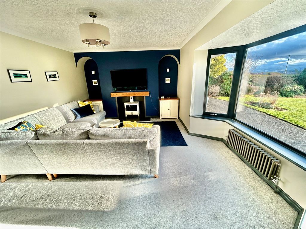 Property photo 2 of 28 Picture No. 36