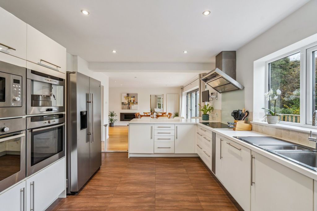 Property photo 2 of 24 Kitchen