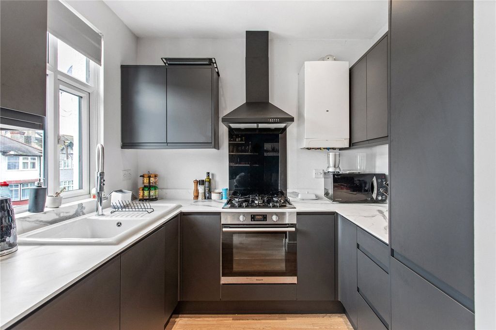 Property photo 2 of 13 Picture No. 20