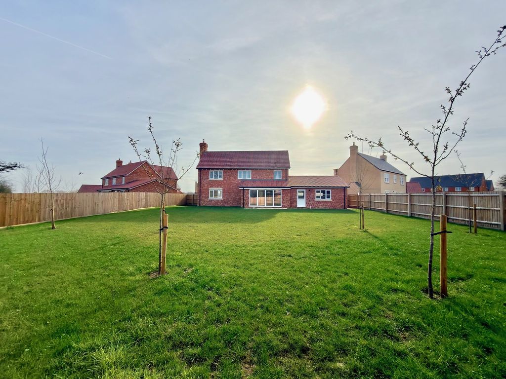 Property photo 2 of 23