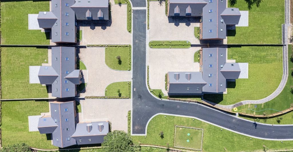 Property photo 2 of 36